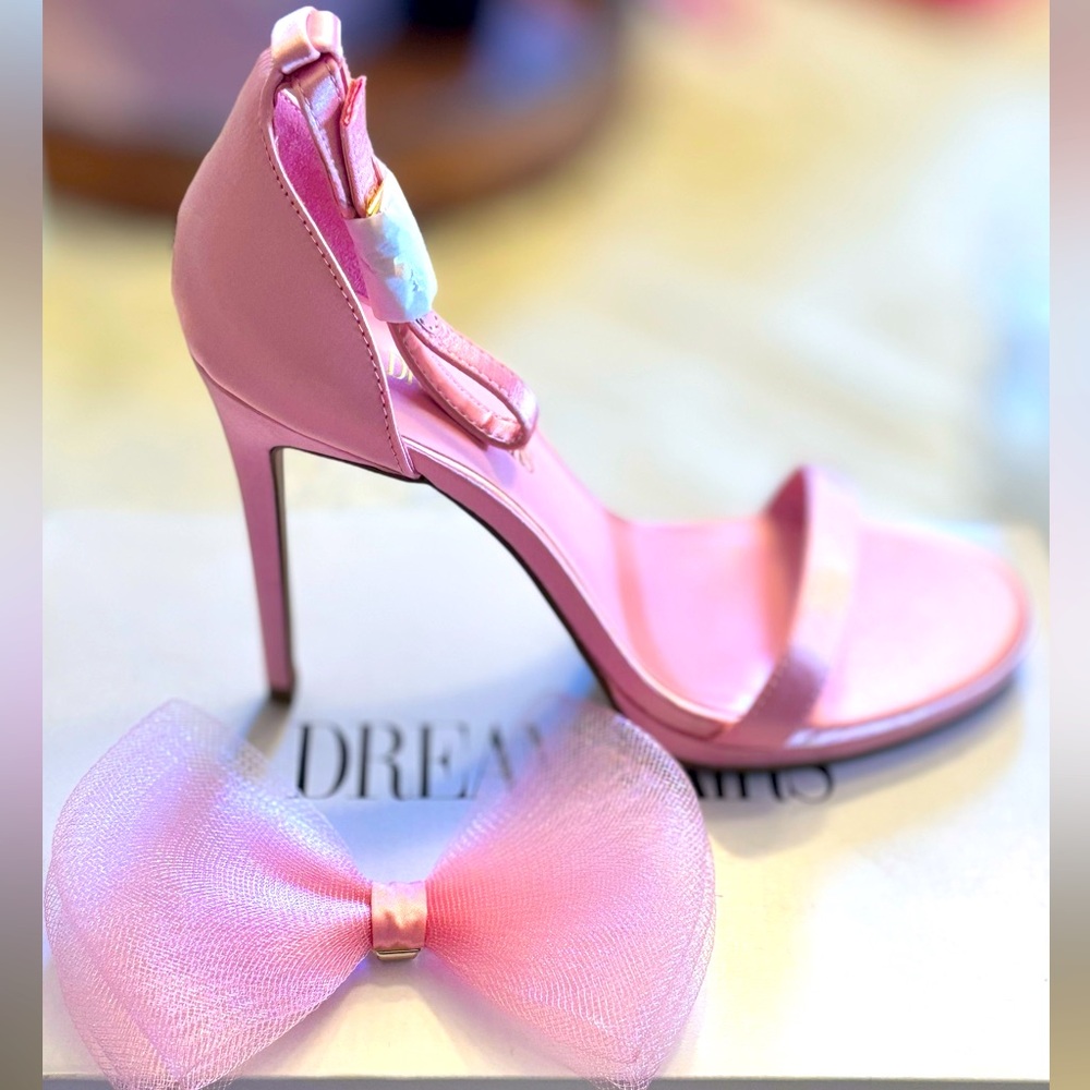 Pink heels with detachable bow
